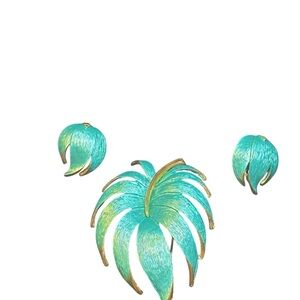 Vintage Green and Gold Brooch and Clip-on Earring Set
